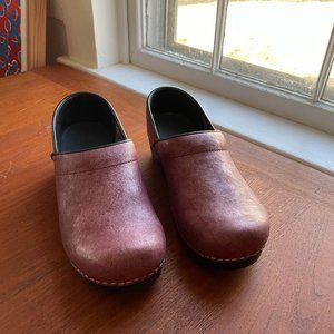 Sanita Rose Gold metallic leather clogs size 39 NWOT